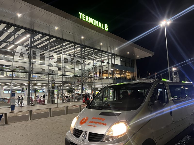 Parking Panorama shuttle at Terminal B of Katowice Airport